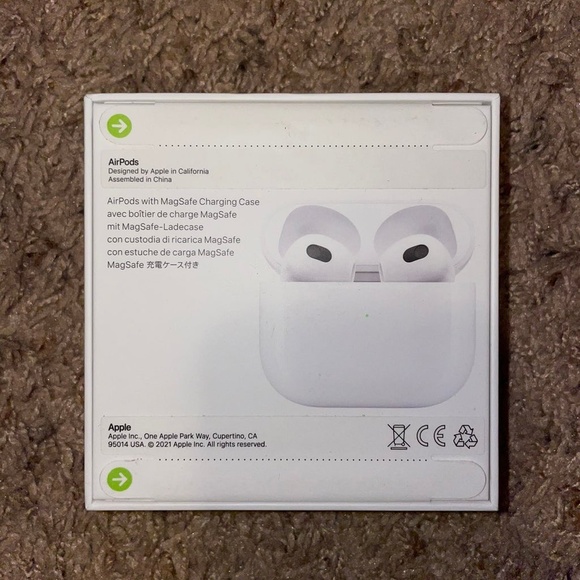 Brand New Apple AirPods 3 Generation Sealed in Box - Picture 5 of 5